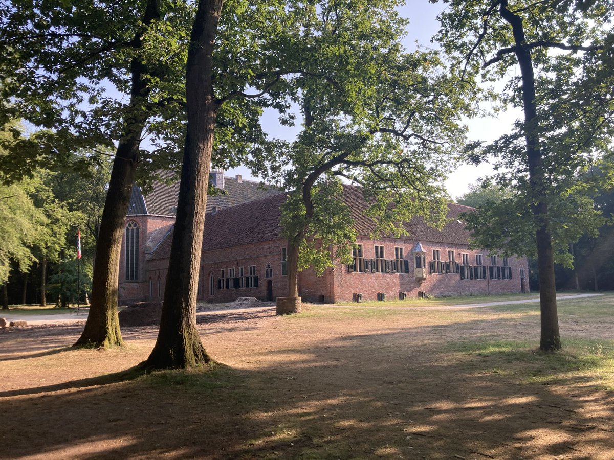 ellenrombout's tweet photo. Hoorde vanochtend in #TerApel dat mensen hun #reservering op #campings afzeggen omdat zij denken dat het onveilig is ivm het #AZC aldaar. Ter Apel en wijde omgeving zijn prachtig. Het dorp heel rustig en vriendelijk. Heel treurig dat mensen een heel verkeerd beeld hebben. Gaan! https://t.co/a7lcaobBuW