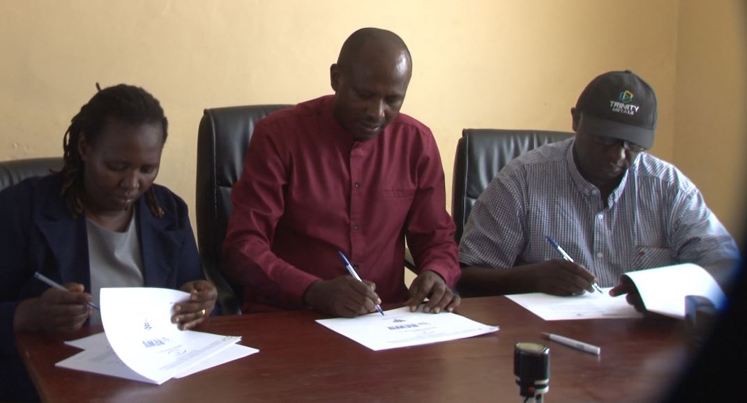 #GoodNews!: On Friday, June16th, a collective bargaining agreement (CBA) was signed between the REWU Trade Union and Eurotrade International (ETI) Ltd with the aim of increasing mineral production and improving employee welfare. <a href="/RwandaMinesB/">Rwanda Mines, Petroleum and Gas Board</a> <a href="/EnabelinRwanda/">Enabel in Rwanda</a> <a href="/cestrar/">CESTRAR</a> <a href="/FESRwanda/">Friedrich-Ebert-Stiftung Rwanda</a>