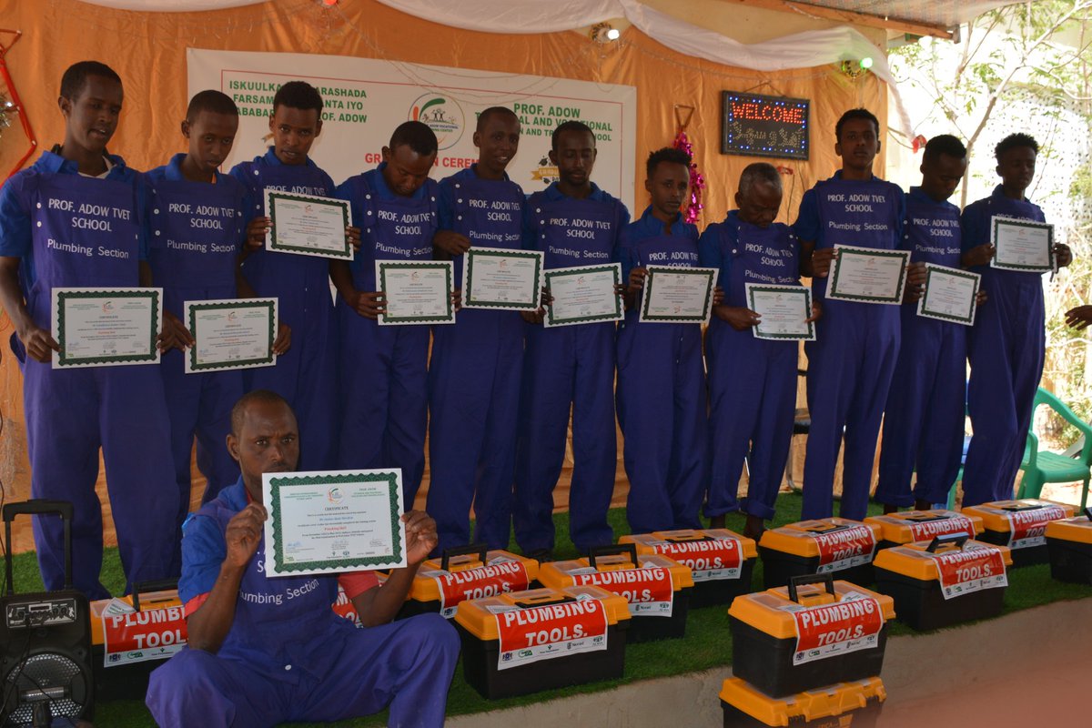 GSASomalia's tweet photo. Prof. Adow TVET School in Galkacyo has successfully held a graduation ceremony for 7⃣5⃣ TVET graduates who all received certificates of completion. Graduates received tool kits that will help when starting their business and in the demanding labour market. #SDG4 #TVET_SOMALIA 1/2 https://t.co/bw6CHrcAnB