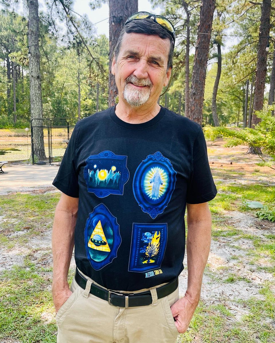 BledsoePodcast's tweet photo. Everyone has a story to tell, but this shirt happens to have ours on it. In clock-wise order, the frames represent the initial encounter at the Cape Fear River, the appearance of the Lady, the Burning Tree event &amp; the vision of the Egyptian Pyramids. https://t.co/2urFbP6uXN 🌞👕 https://t.co/XfZcXF6cHg
