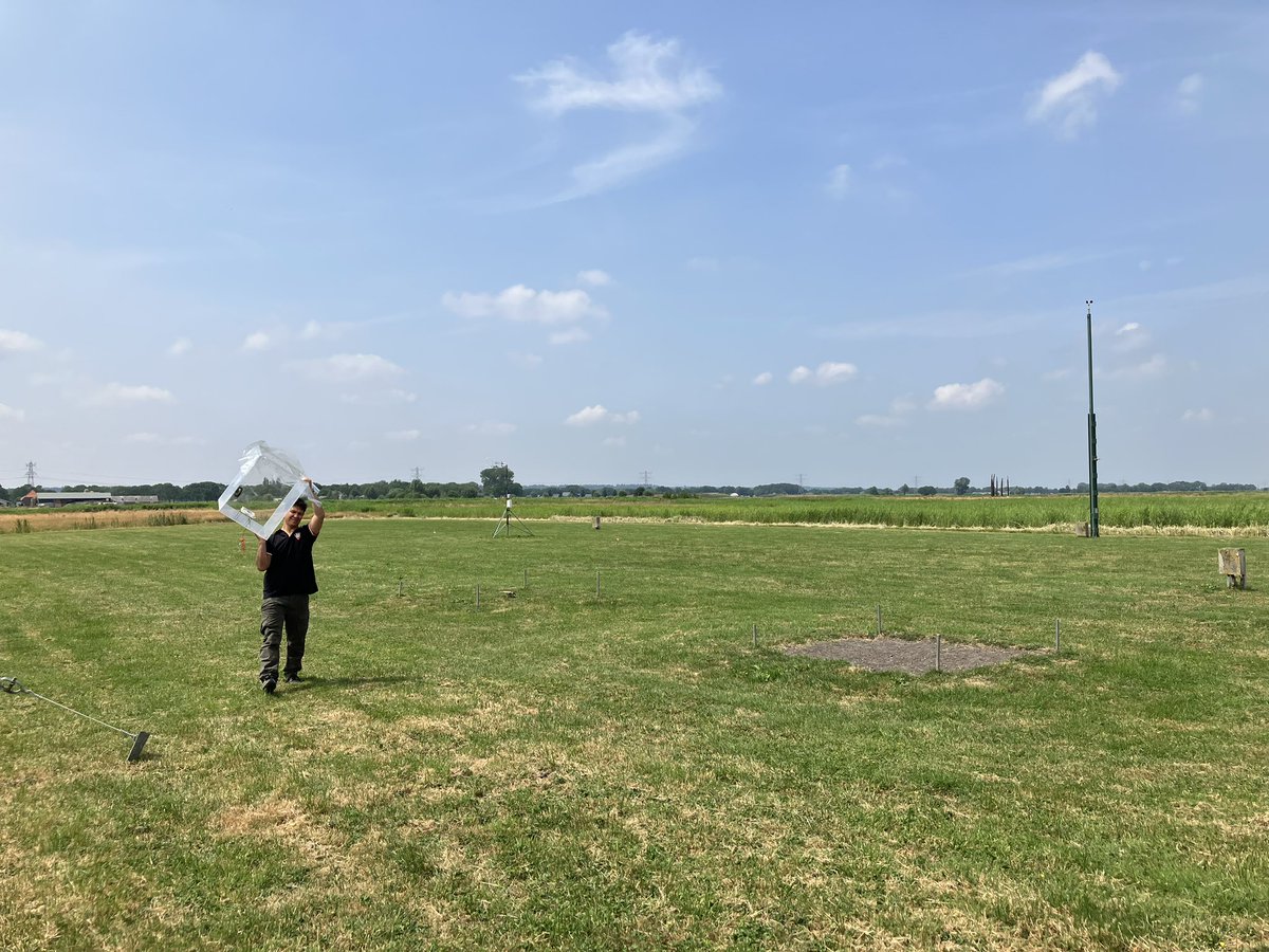 Nice day in the field measuring CO2 fluxes manually and with an eddy covariance tower and taking soil samples at what we hope will be the end of a very dry period. We’ll be back after the rain (whenever that may be!) 🤞
