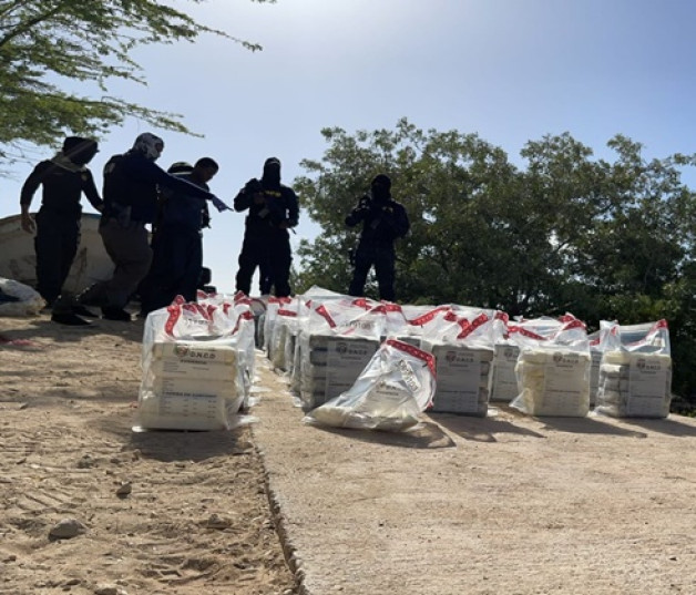 Hombre que habría transportado 257 paquetes de droga murió por "causa natural"

tinyurl.com/554ss3td

#ListínDiario