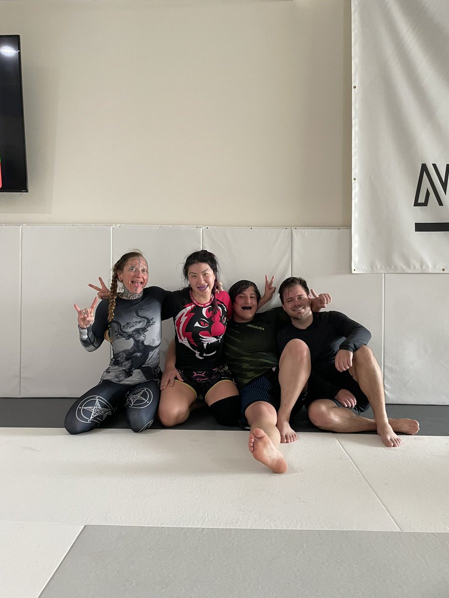 MMAtialena_'s tweet image. #OpenMat at NewGround BJJ was a success 
Had a good one with the gang. I need to start recording footage when I train 🤼
Happy birthday to Sandra! Can’t go wrong with bday rolls 🥋 
•
#bjj #mma #martialarts #JiuJitsu #training #NewGroundBJJ #LosAngeles #ShermanOaks
