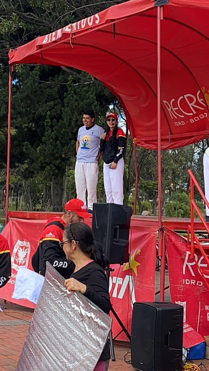 IndiaEmbBogota's tweet photo. Los #Bogotanos nos acompañan en la conmemoración del #IDY2023🧘desde el #ParqueTimiza en la recreovía del @IDRD con la academia #AHMA 🇨🇴🇮🇳 #YogaforVasudhaivaKutumbakam #Ayush #AmritMahotsav #BogotáEsYoga #YogaDay @MEAIndia @iccr_hq @moayush @AmritMahotsav @IndianDiplomacy https://t.co/l7Ioj0K7qp