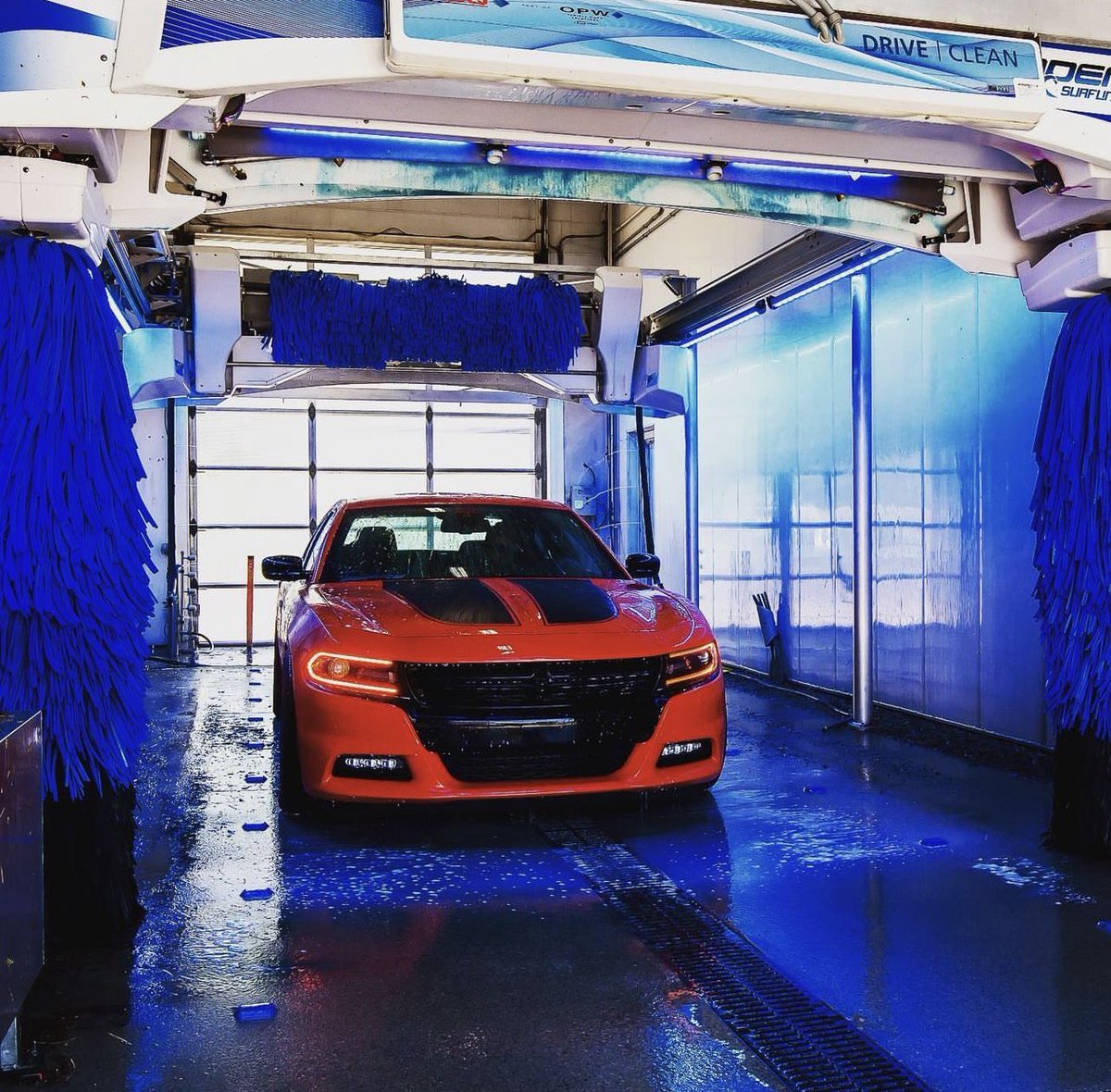 Treat your beloved ride to the royal treatment it deserves with our top-of-the-line car wash! 🚘🚿✨