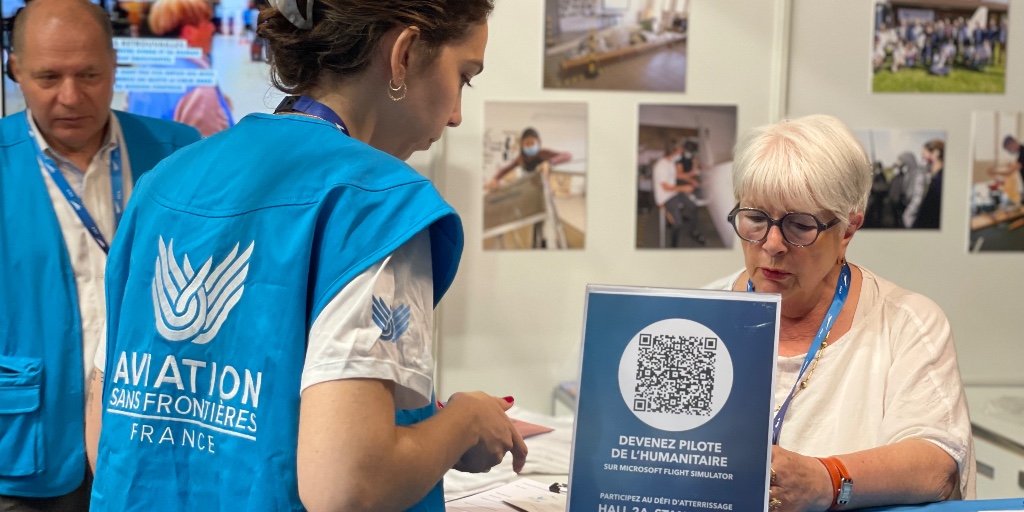 ONG_ASF's tweet photo. [SALON DU BOURGET] Aviation Sans Frontières est présente au @salondubourget pour porter haut les valeurs de la solidarité et de l'humanitaire ✈️ Venez échanger avec nos équipes de bénévoles  et engagez-vous à nos côtés 💙 #ParisAirShow #SalonduBourget https://t.co/Qzbo5aE9FZ