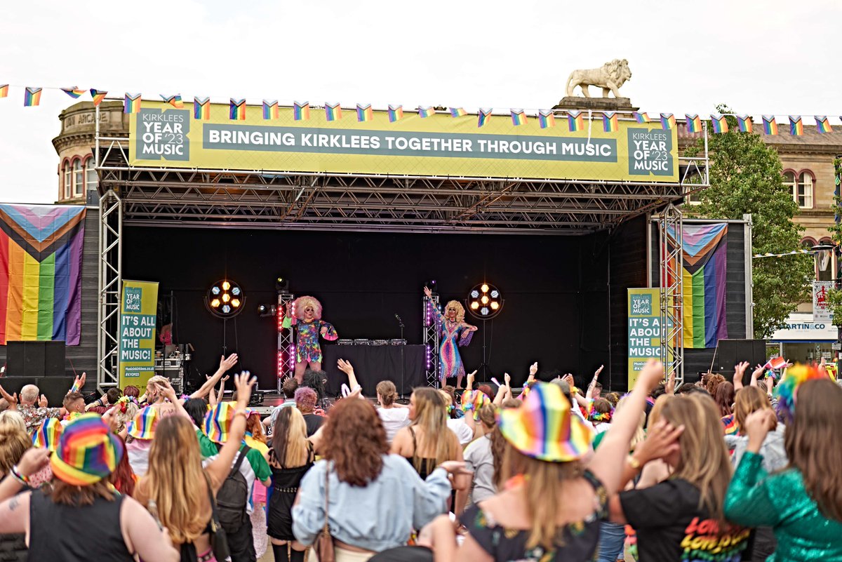 musicinkirklees's tweet photo. 🏳️‍⚧️🏳️‍🌈 Did you attend Kirklees Pride at the weekend? 🏳️‍⚧️🏳️‍🌈

@KirkleesCouncil want to hear about your experience. Fill out the short survey and you could be in with a chance to win one of five £50 vouchers. 
 https://t.co/uUIlp0Hu6J

📸 Alex Beldea https://t.co/QmKqq7cE4j