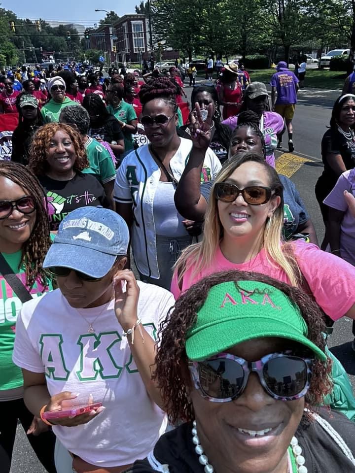 On Sunday, June 18th, Alpha Kappa Alpha Sorority, Inc.®, Omega Omega Chapter, participated in the Philadelphia Juneteenth parade with our Philadelphia sister chapters and members of the Divine Nine.
#AKA1908
#SoaringwithAKA
#AKAOmegaOmega