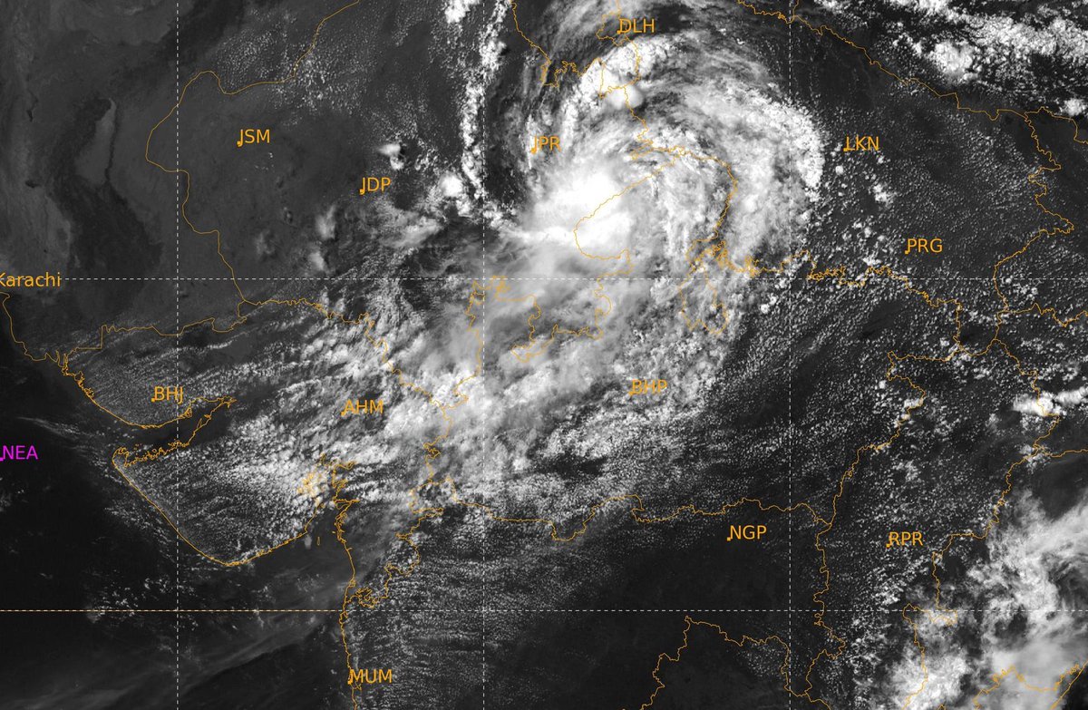 #CycloneBiporjoy has moved far north east into mainland India and is still producing widespread rains. This is clearly indicating that this circulation is getting support from the large scale for sure. In a way it is the large monsoon system that is supporting it. (1/n)
