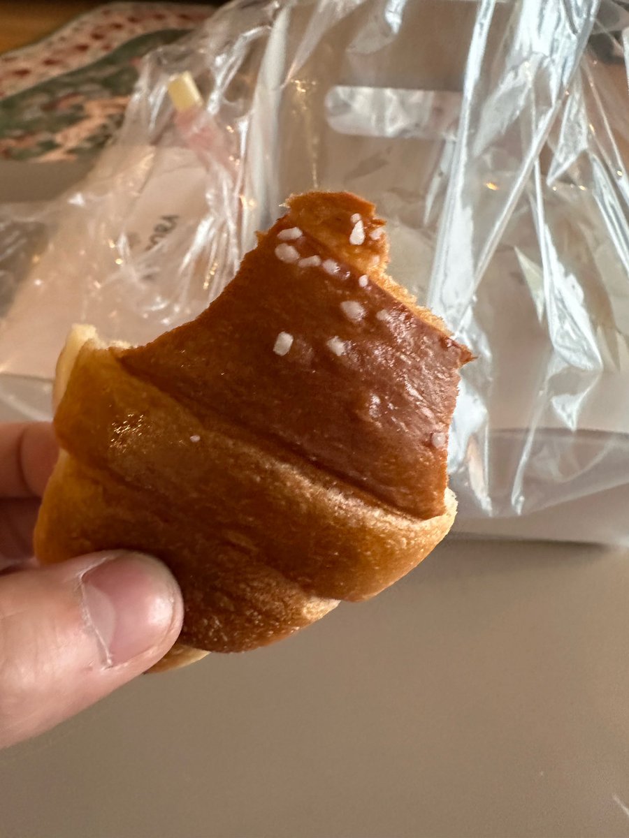 [230619]🌹💬 11:16 pm kst

- 📷
- omnyomnyom (eating sound)
- i ate a lot today