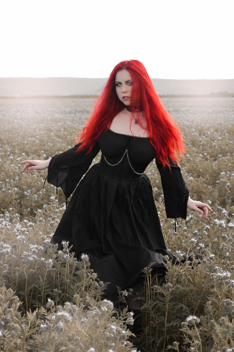 🖤🌙🦇🩸

#redheadgirl #vampiregirl #gothic