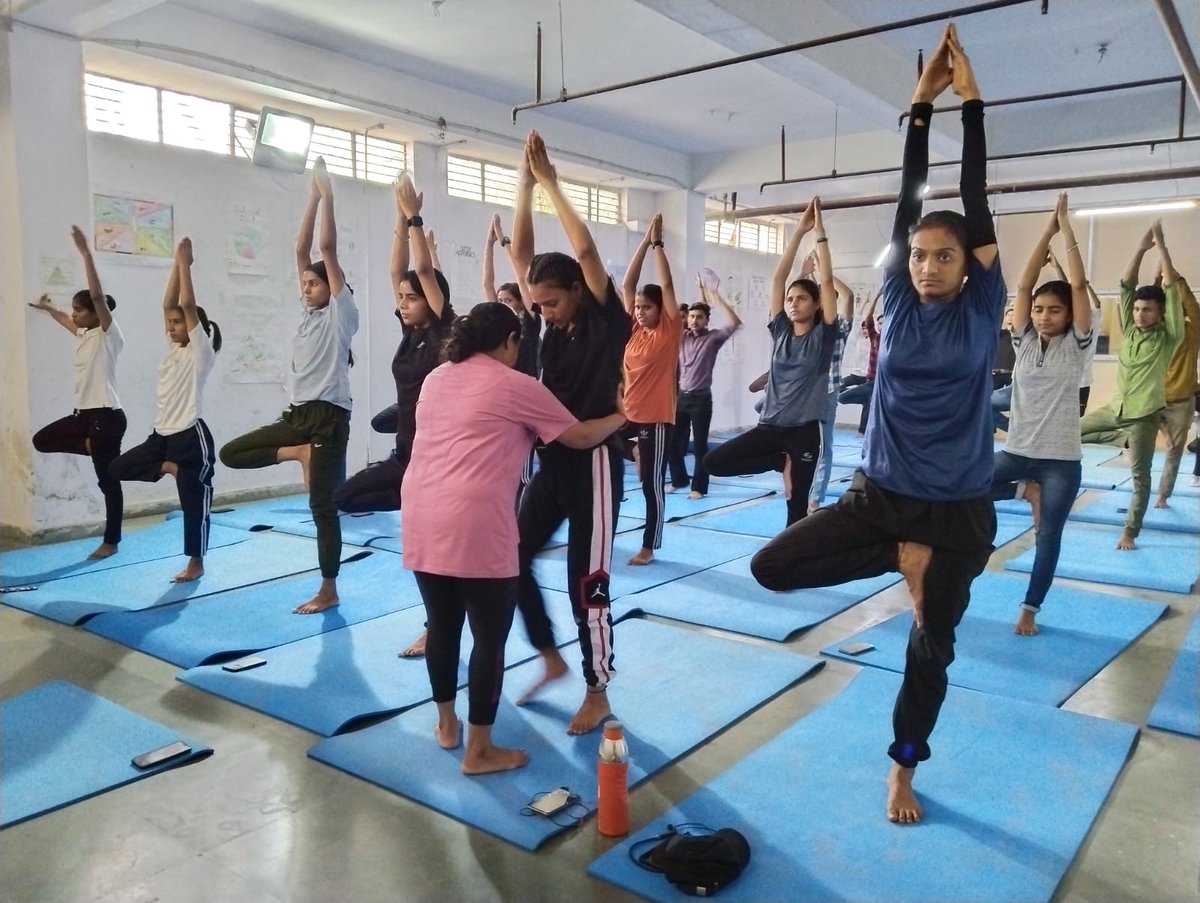 macnss's tweet photo. 4th day of yoga session organized by @macnss, 
GenZ tried everything but now  let's try yoga for once to become healthy without any side effect     
#yogasession #yoga #Health #internationalyogaday #macnss @MACollege_DU @_NSSIndia @NssrdD @EduMinOfIndia @YASMinistry @MoHFW_INDIA https://t.co/RtVs3R70M7