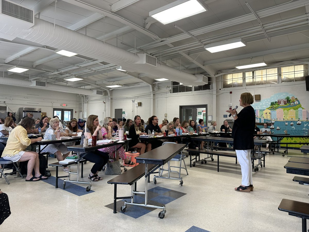 Great learning going on at the <a href="/AikenPublicSch/">AikenCoPublicSchools</a> Writing Institute with Kelly Boswell! #everykidawriter #summerlearning #acpsd