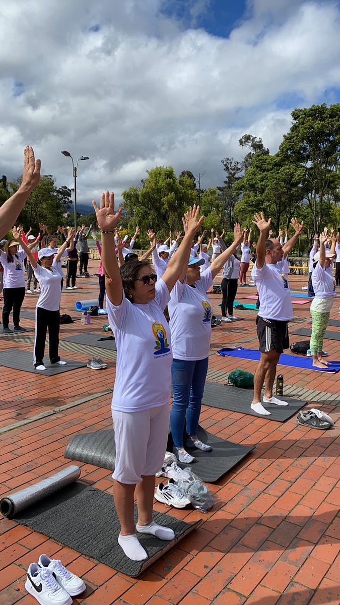 IndiaEmbBogota's tweet photo. 🇮🇳🇨🇴@IndiaEmbBogota junto con el @IDRD conmemora el #IDY2023🧘 en los puntos de actividad física de la recreovía, en #Bogotá 🇨🇴🇮🇳 #ParqueTimiza
#YogaforVasudhaivaKutumbakam #Ayush #AmritMahotsav #IndianDiplomacy #YogaDay
@MEAIndia @iccr_hq @moayush @AmritMahotsav @IndianDiplomacy https://t.co/gbU4Nd623I