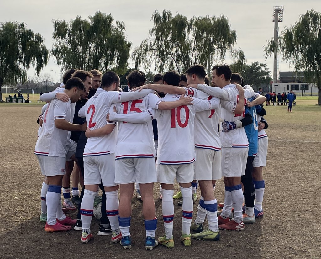 ¡ʜᴀʏ ꜱᴇᴍɪꜱ! ⚽️💪🏻

Ya está jugando <a href="/NacionalUniver/">Nacional Universitario</a> la semifinal de #futbol en los <a href="/torneojuar/">JUAR - Juegos Universitarios Argentinos</a> frente a la Universidad Metropolitana para la Educación y el Trabajo en Campus UTN 🙌🏻

¡Vamos, muchachos! 

#SomosLaLiga