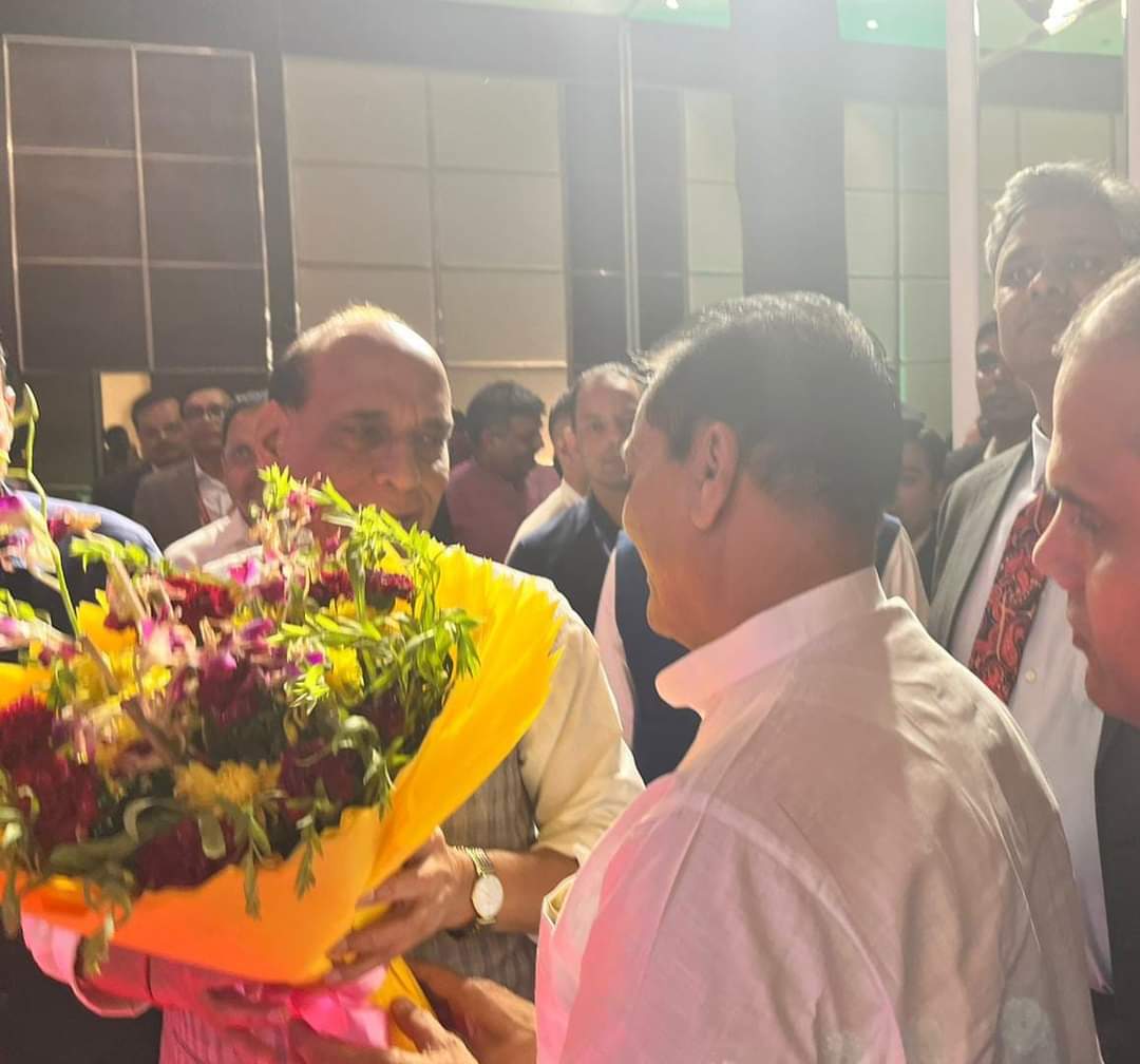 MLAPremAggarwal's tweet photo. केंद्रीय रक्षा मंत्री श्री राजनाथ सिंह जी का उत्तराखंड पहुंचने पर स्वागत किया।
@rajnathsingh https://t.co/zGIto8E6I7