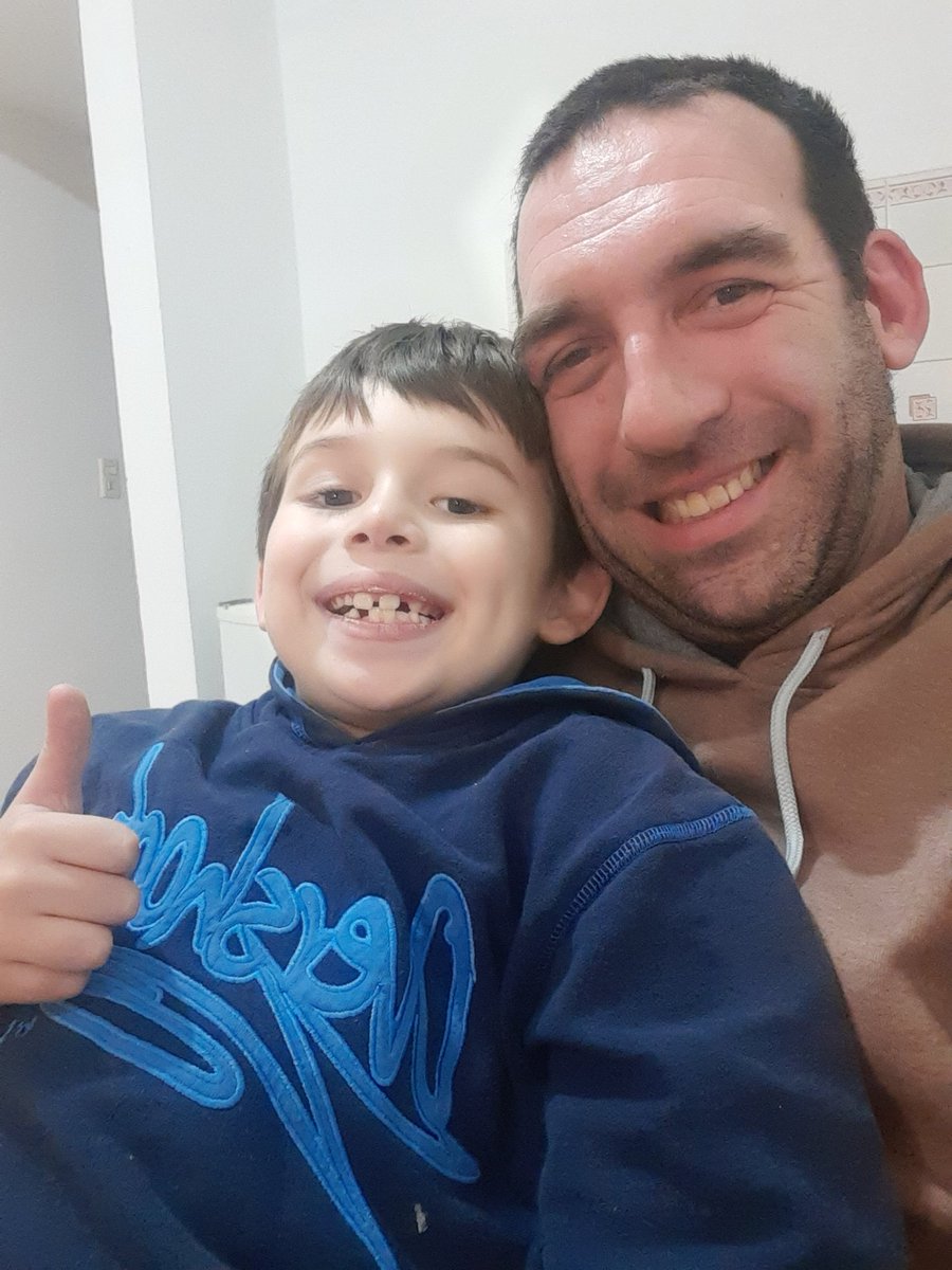 MikeRoin's tweet photo. Lo mejor de mi vida. GRACIAS a las personas que saludaron y a las que me acompañaron... y a una mujer que se banco TODO GRACIAS https://t.co/Ri4nspwBEo
