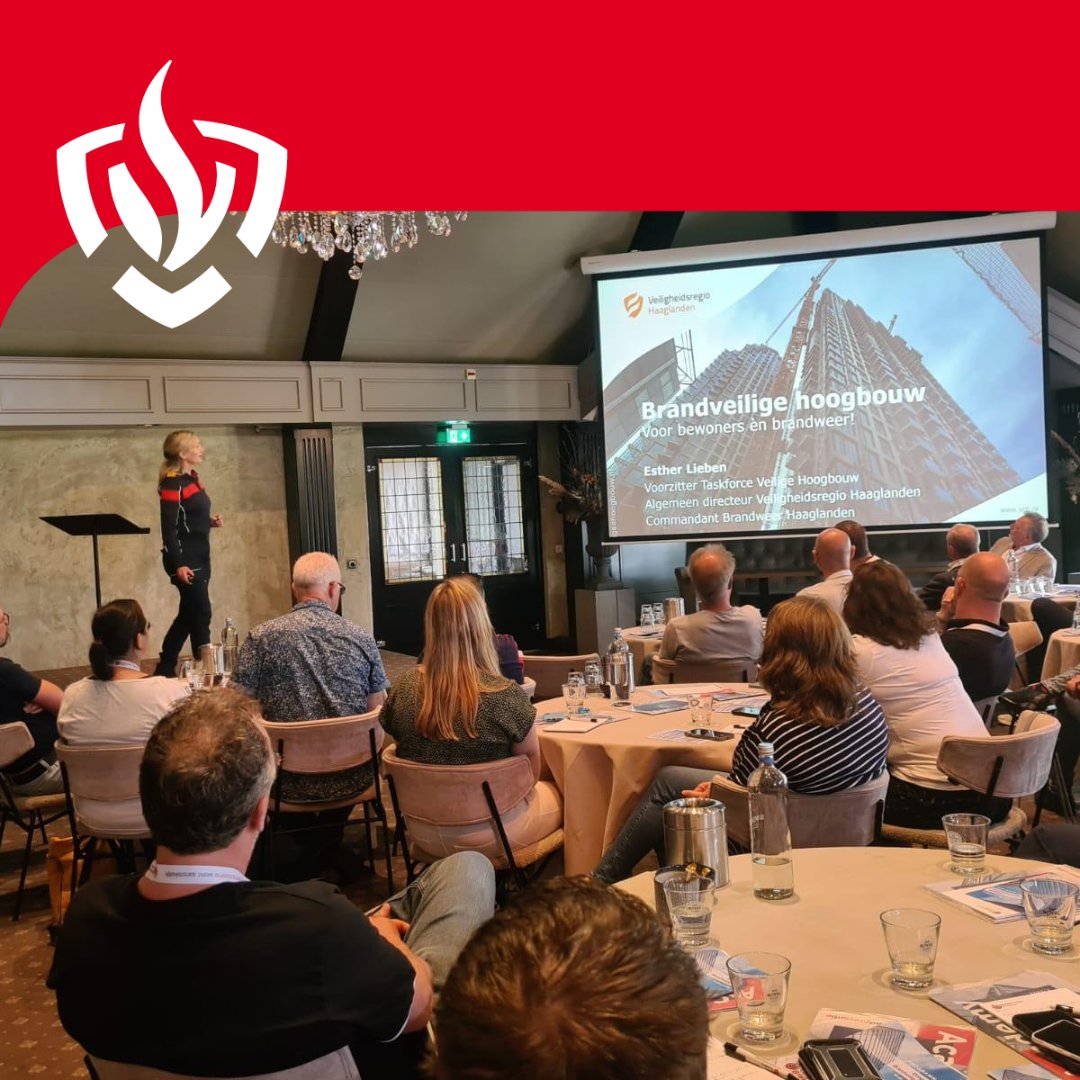 Vandaag sprak Esther Lieben, onze brandweercommandant, als voorzitter van de Taskforce Veilige Hoogbouw op het landelijke congres Brandveiligheid. Zij sprak over welke risico’s hoogbouw met zich meeneemt voor burgers en voor onze brandweercollega’s: nipv.nl/brandveilighei….