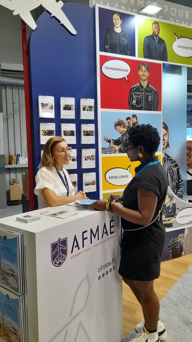 Lorylo_lartiste's tweet image. ✈️Entendu #avecpoleemploi au @salondubourget sur le stand @AFMAeCFAaerien avec Noura Bereaoui : &quot;La POEC est un excellent dispositif. Avec @airfrance, 5 #embauches ont pu se faire, des candidats très intéressants et motivés.&quot; 
AFMAE forme aussi dans la #sécurité et au #SST...