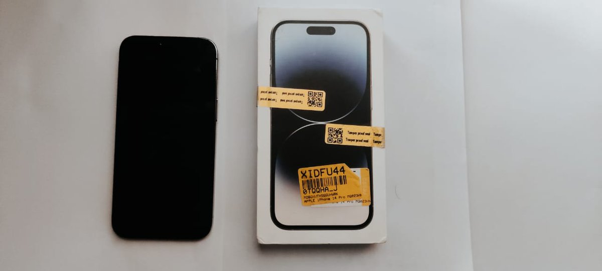 pogiri_kumar3's tweet photo. @flipkartsupport @stufflistings Flipkart delivered fake mobile instead of IPhone 14 pro. Flipkart didn't provide open box Delivery for this order.  Flipkart is not providing open box Delivery for Some orders that's why we had to accept it. It's been 24 days but issue not resolved https://t.co/vdVzt8xrHt