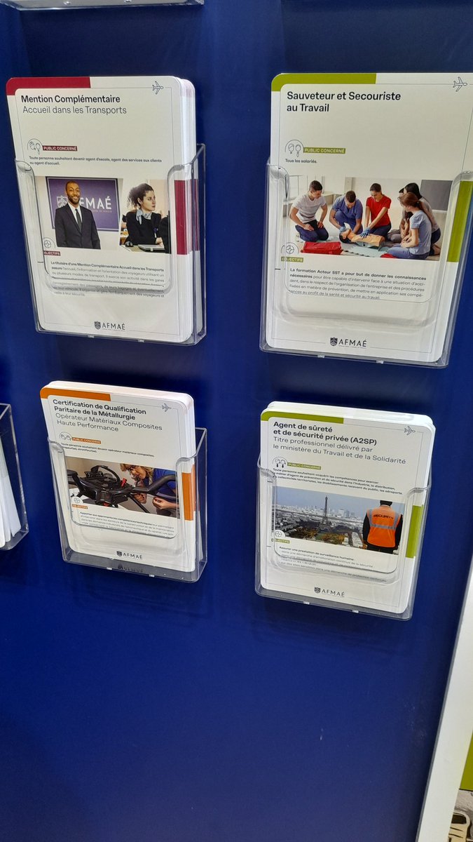 Lorylo_lartiste's tweet image. ✈️Entendu #avecpoleemploi au @salondubourget sur le stand @AFMAeCFAaerien avec Noura Bereaoui : &quot;La POEC est un excellent dispositif. Avec @airfrance, 5 #embauches ont pu se faire, des candidats très intéressants et motivés.&quot; 
AFMAE forme aussi dans la #sécurité et au #SST...