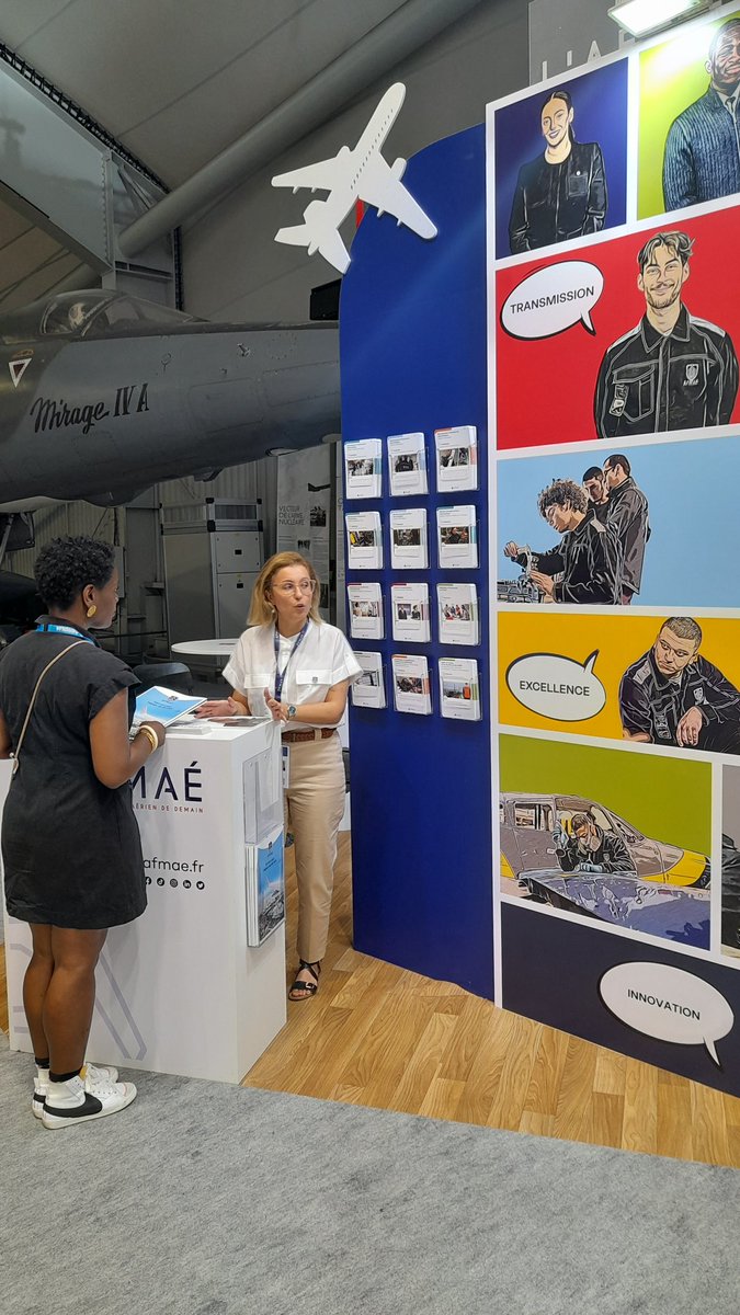 Lorylo_lartiste's tweet image. ✈️Entendu #avecpoleemploi au @salondubourget sur le stand @AFMAeCFAaerien avec Noura Bereaoui : &quot;La POEC est un excellent dispositif. Avec @airfrance, 5 #embauches ont pu se faire, des candidats très intéressants et motivés.&quot; 
AFMAE forme aussi dans la #sécurité et au #SST...