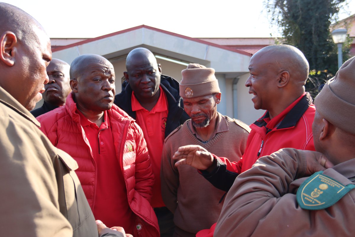 POPCRU President interacting with DCS members from the Johannesburg Correctional Centre (Sun City)