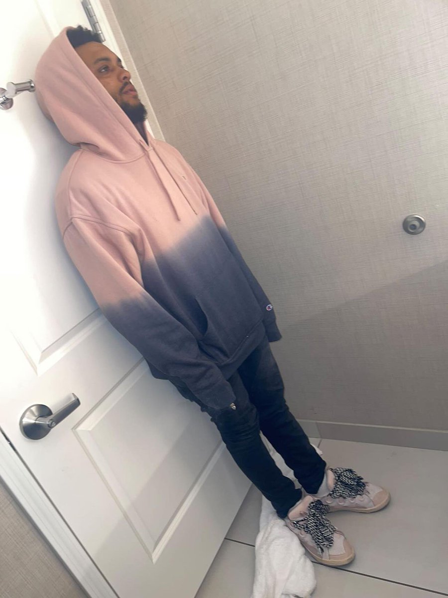 wezzywick's tweet image. Remember they was calling me broke now they calling me for a buck or 2 💯