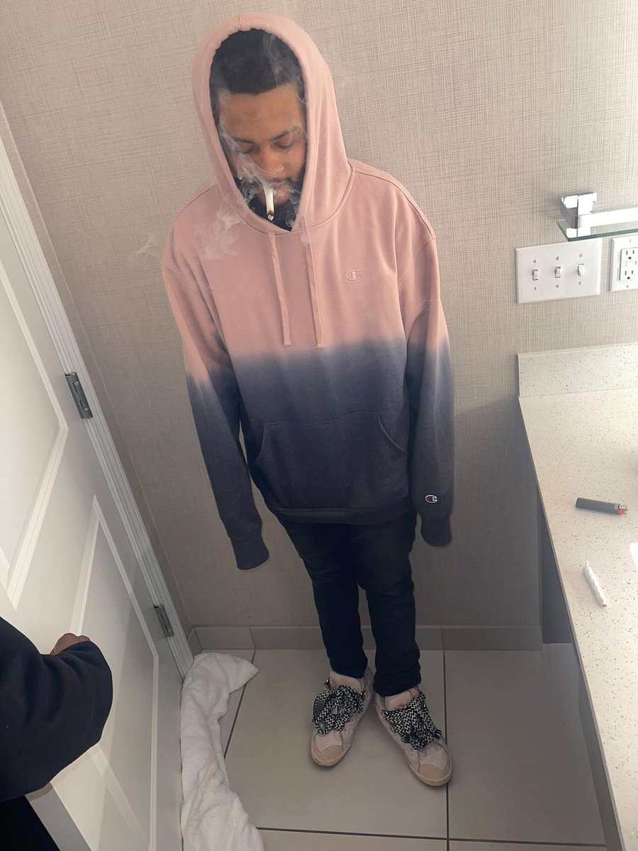 wezzywick's tweet image. Remember they was calling me broke now they calling me for a buck or 2 💯