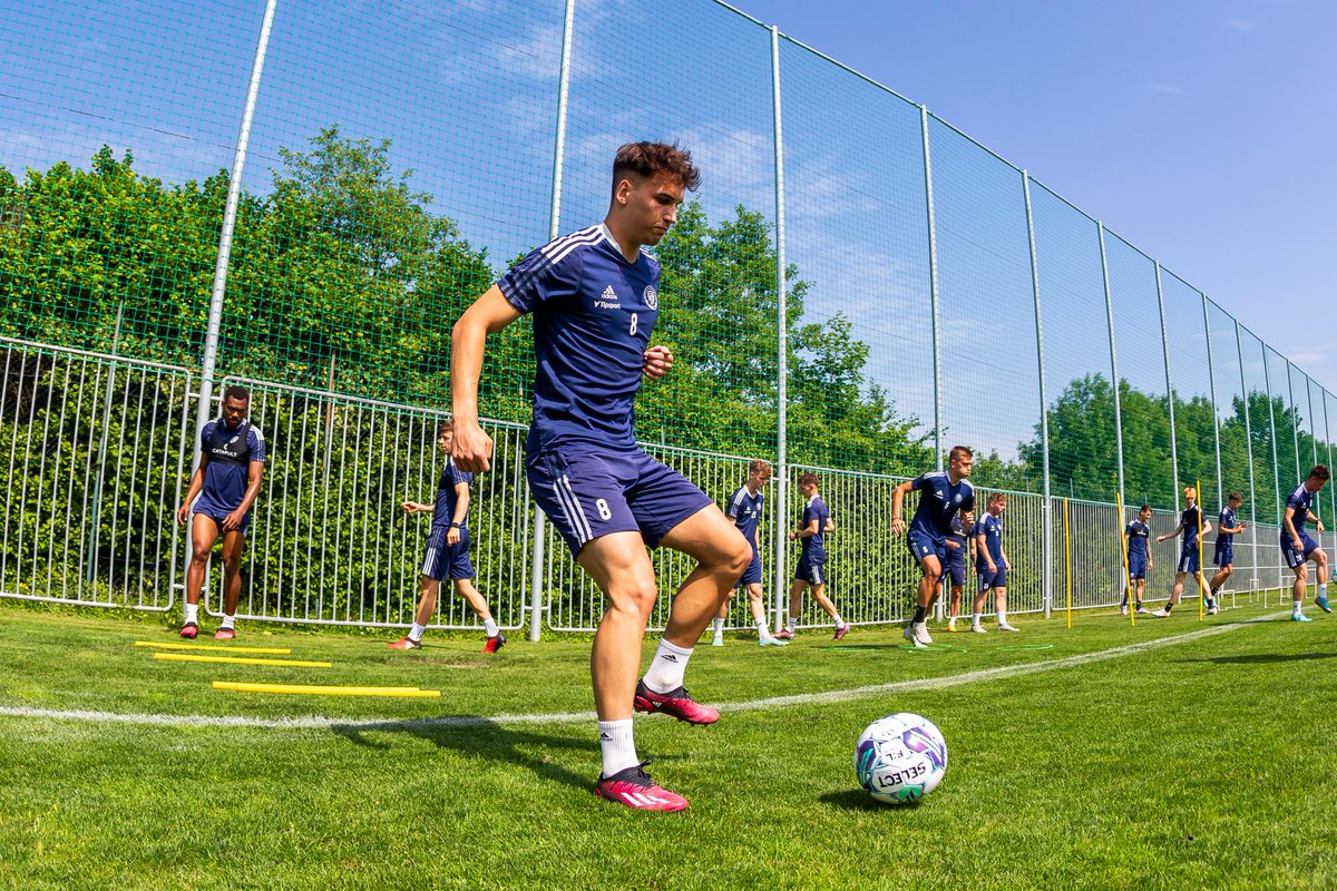 footballzlin's tweet photo. 📷 Dnes se na do přípravy zapojila i jedna nová tvář, kterou je dvacetiletý obránce Kryštof Obadal. Tento odchovanec Uherského Brodu sbíral své zkušenosti ve Slovácku, Slavii, Mladé Boleslavi a dalších.
📷 Momentálně se dojednávají detaily transferu https://t.co/P95bwKgZ4I