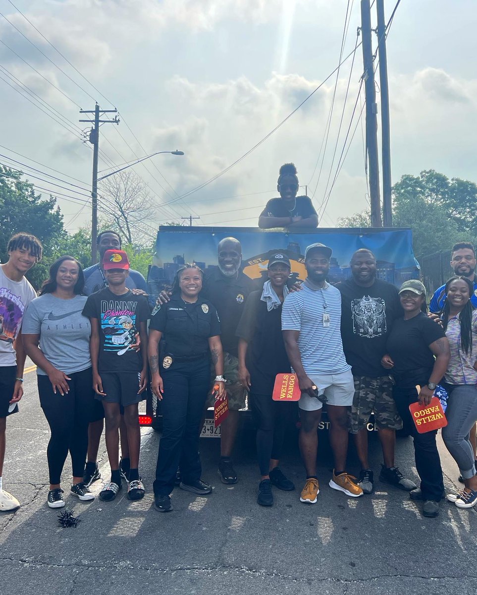 Austin_Police's tweet image. 🎉 Happy Juneteenth! 🎉
On this day, we celebrate the end of slavery & the beginning of a new chapter in our nation's history. APD was honored to participate in the Juneteenth parade this past Saturday, where we joined our community in commemorating this milestone.