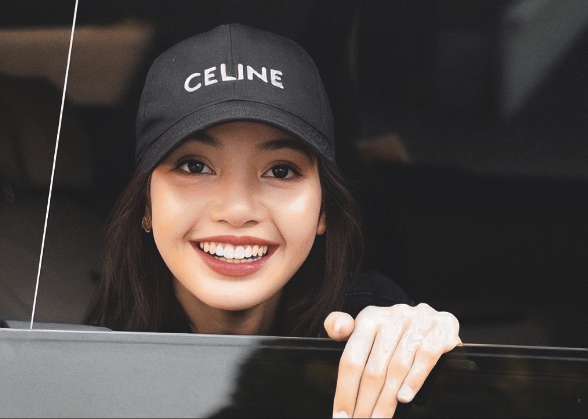 World Music Awards on Twitter: "#BLACKPINK's #LISA was spotted ...