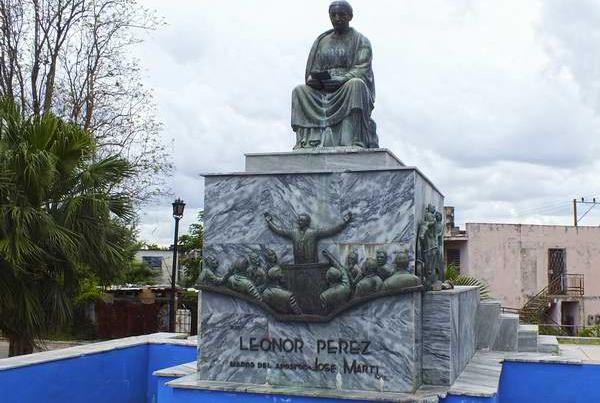 El 19 de junio falleció en la Habana, Cuba, a la edad de 78 años, Doña Leonor Pérez, la madre del Apóstol de la independencia y Héroe Nacional de Cuba José Martí.
#ALaPatriaManosYCorazón #CubaMined #PinardelRío.