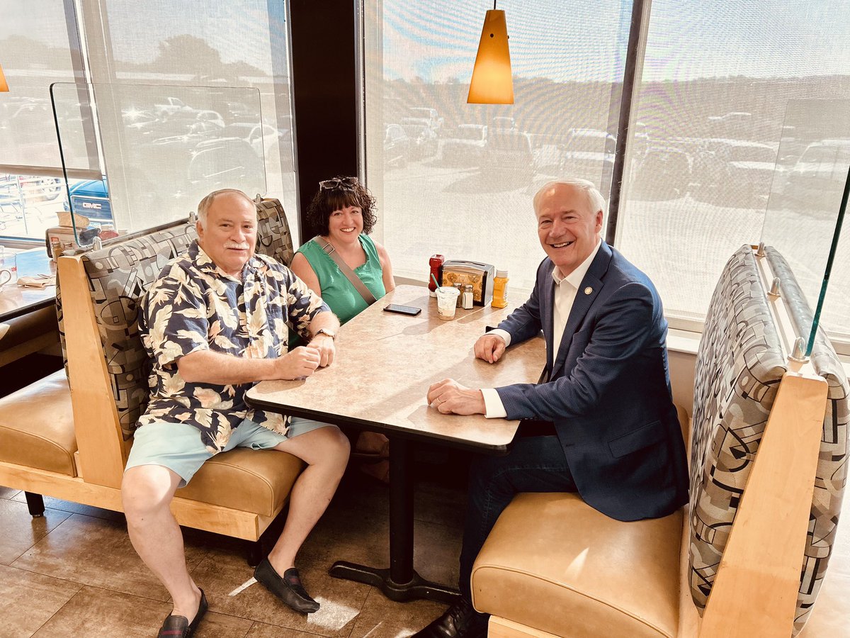 Only in iowa can you have coffee with your state rep and someone running for President @AsaHutchinson #iacaucus