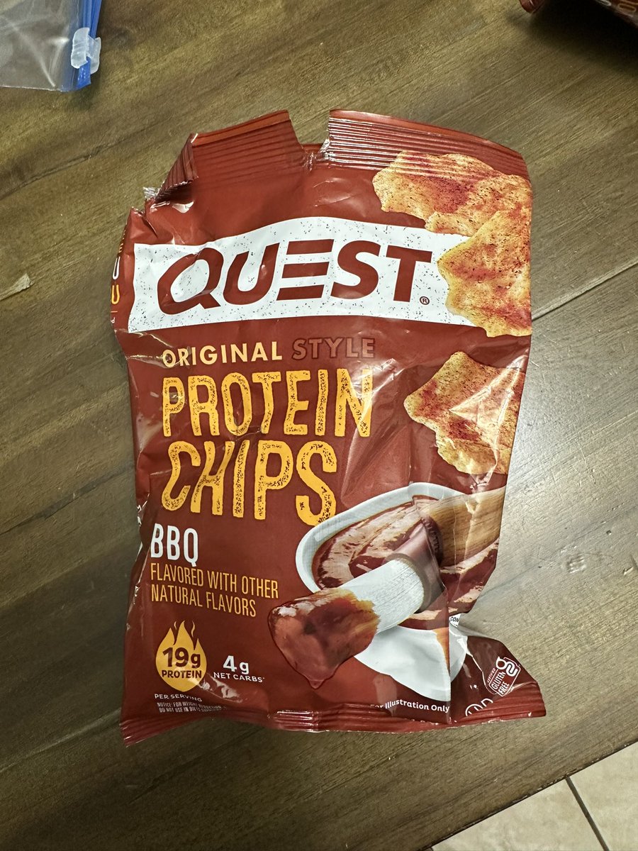 jacflores5's tweet photo. @QuestNutrition you have not responded to my wife’s email so reaching out for help here. Purchased chips @HEB. Opened bag to find moldy chips https://t.co/b7LQGptPTj