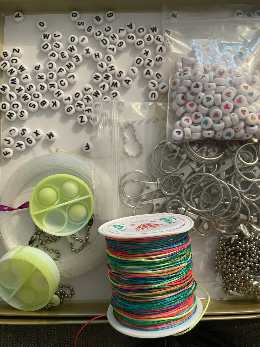 When you think it’s a good idea to make a end of year gift for all of the children in your class🙈😳 #whowasikidding #brightidea #keyrings #letterbeads #popit