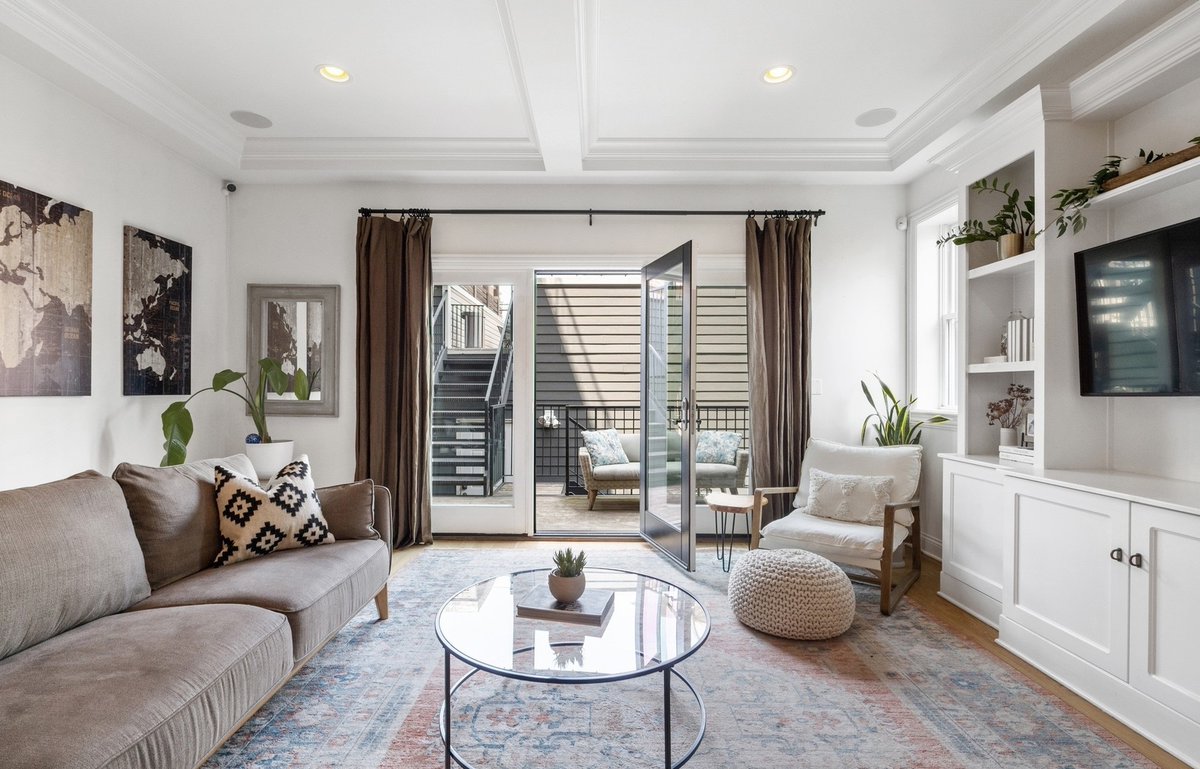 properties's tweet photo. Escape to your personal oasis in Chicago! 🌳 #StopLookingStartFinding
----
1944 W Fletcher Street #1E | Chicago, Illinois 60657
Listed by Carrie McCormick
Offered for $1,075,000
#PrivateRoofDeck #UrbanOasis #ChicagoHome #NorthCenter https://t.co/zs8B4juchh
