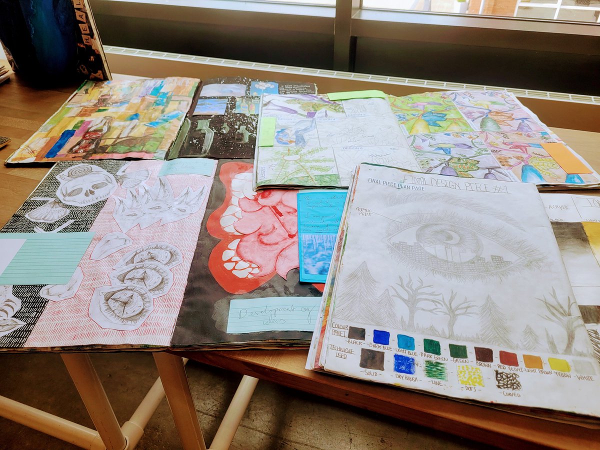 willowsart2's tweet photo. Exhibition ready!! Willows High School's Art work exhibited in the Cardiff School of Art and Design Art Exhibition!! Thank-you @cardiffmet for the opportunity! @willowshigh @willowsart2 #walesart https://t.co/ySvuNRu02M