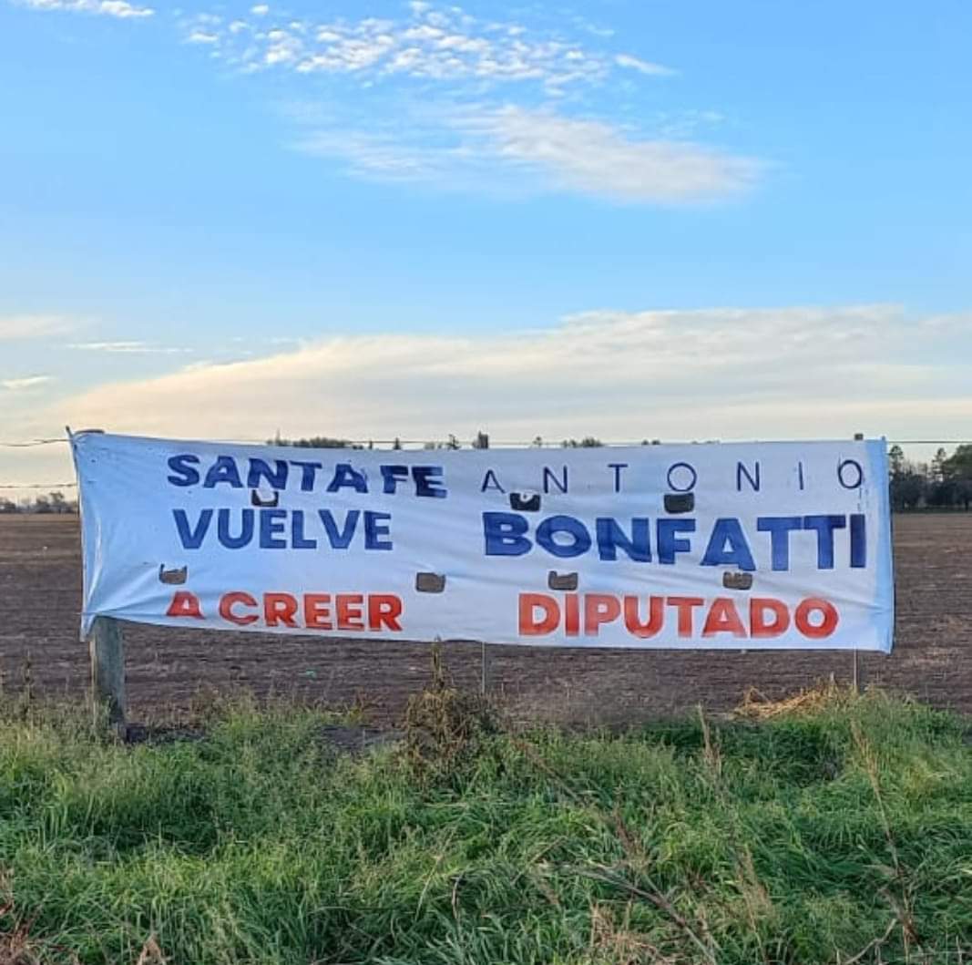 NataliaEnricoPS's tweet photo. La austeridad como definición política.
Las propuestas y coherencia de vida como respuesta a los agravios.
Estamos donde elegimos estar: en el espacio que nos formó en la militancia y el compromiso social.
Nos representa un gran compañero.
Orgullo de ser parte!
#BonfattiDiputado https://t.co/zkDylVGJT2