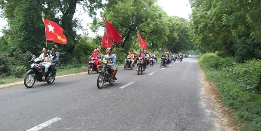 YuMay111's tweet image. Local residents from #Budalin Twp, #Sagaing Region, marching with motorcycles and protested to oust the #MilitaryDictatorship on Jun19.
FREEDOM FROM FEAR 
#2023Jun19Coup #HappyBirthdayAungSanSuuKyi 
#WhatsHappeningInMyanmar