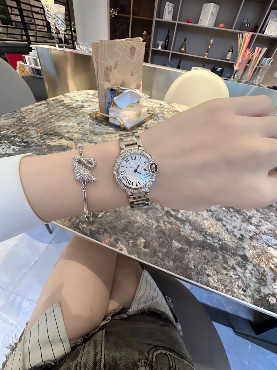 lanhahw's tweet photo. I haven’t worn a watch for a long time, how can I adjust it if the time is inaccurate? https://t.co/GWbn4vX2Jk