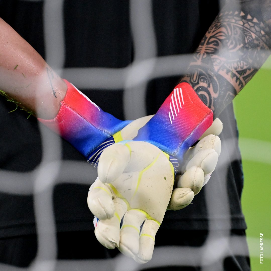 SerieA_EN's tweet photo. You know you're safe when this guy's in goal 🧤

https://t.co/83EIWaTnLQ