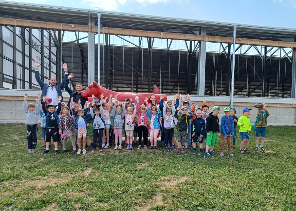 AndrzejAdryan's tweet image. Otwarcie nowej instalacji @Lely w #CzechRepublic . Focus na najmłodsze pokolenie farmerów  😀 #Lely #milkingrobot #dairy #farmers #rolnictwo