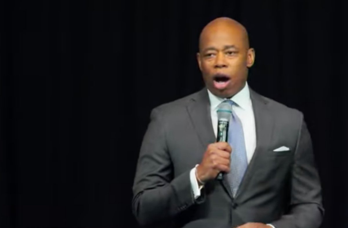 danarubinstein's tweet photo. At his Father's Day remarks at Lenox Road Baptist Church on Sunday, the mayor reprises his contention that being mayor is not as hard as it's cracked up to be: "When does the hard part start?" https://t.co/SLy1b9XNDx