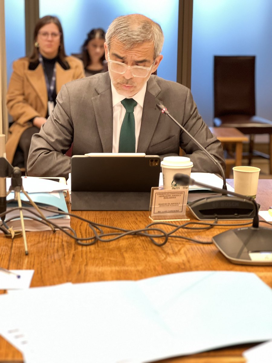 Luzebensperger's tweet photo. En Comisión de Constitución escuchando al  ministro @LuisCorderoVega para nombrar a Jessica Lourdes González Troncoso como Ministra de la Corte Suprema https://t.co/q9ekJjUMhB