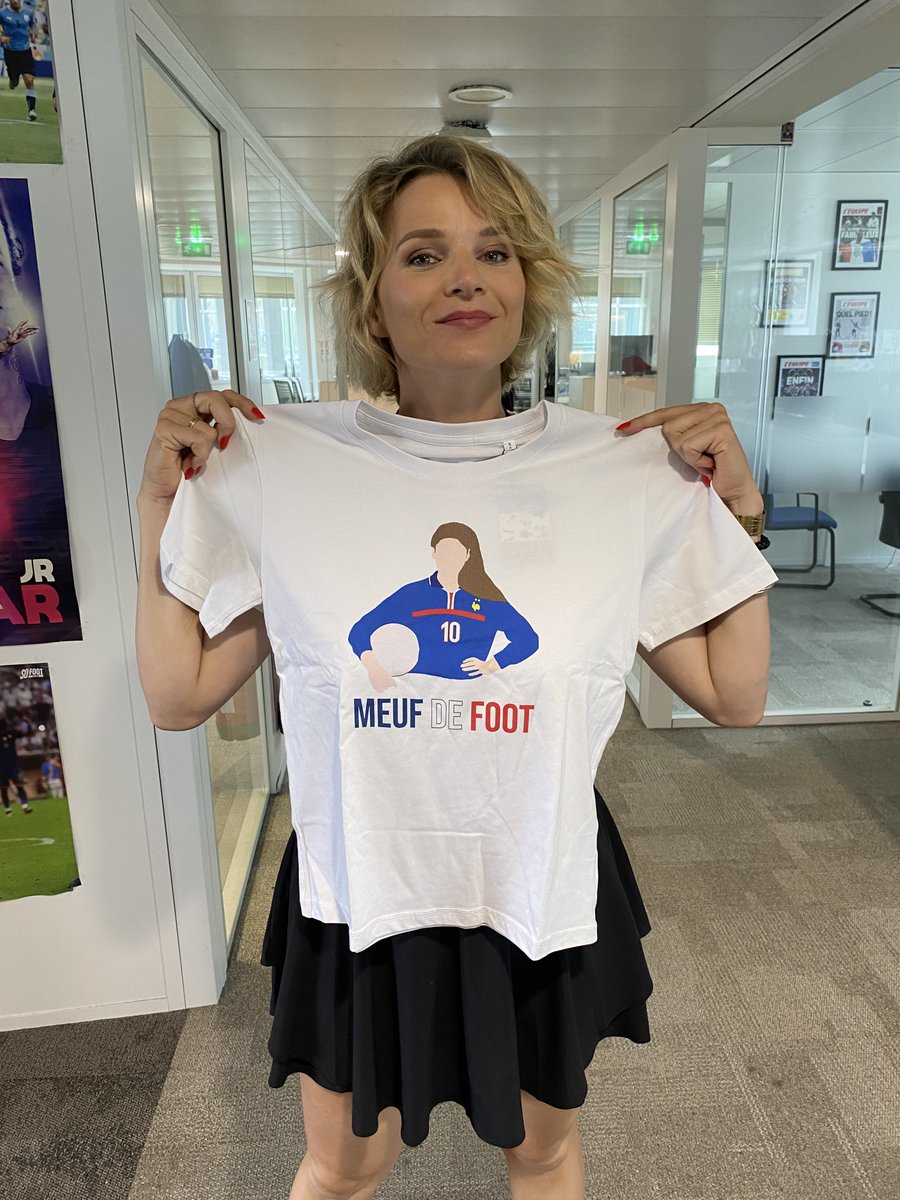 lequipedusoir's tweet photo. 🎁CADEAU🎁

Ce soir dans l'#EDS, tentez de remporter un t-shirt @footdimanche "Meuf de foot" ! 

Pour participer : RT + FOLLOW https://t.co/CZ6H7VaQKU