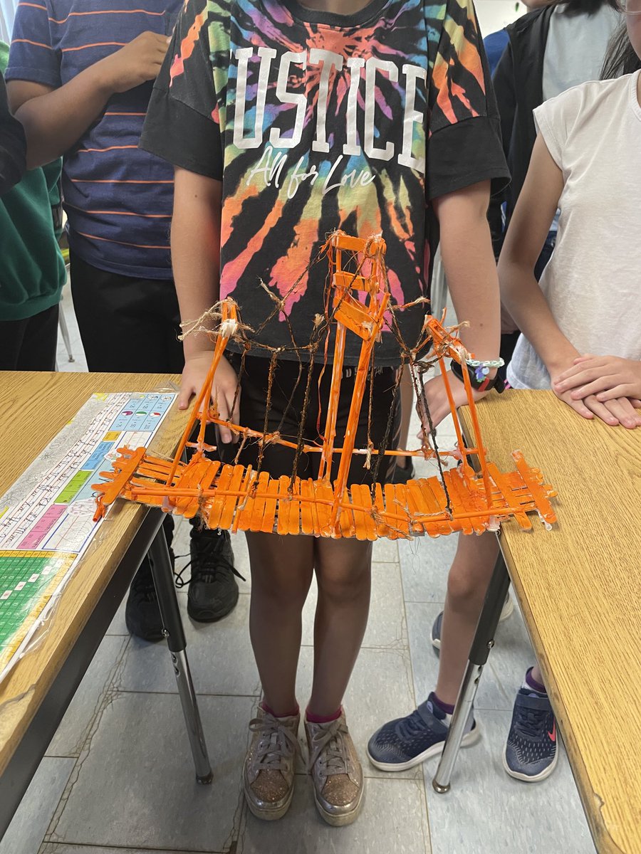 MJS_teach's tweet image. Official bridge testing day today!! 38 pounds is the weight to beat!! Challenge is on! #portable9willshine STEAM is alive and well ⁦@lkwwrdsb⁩ ⁦@wrdsb⁩