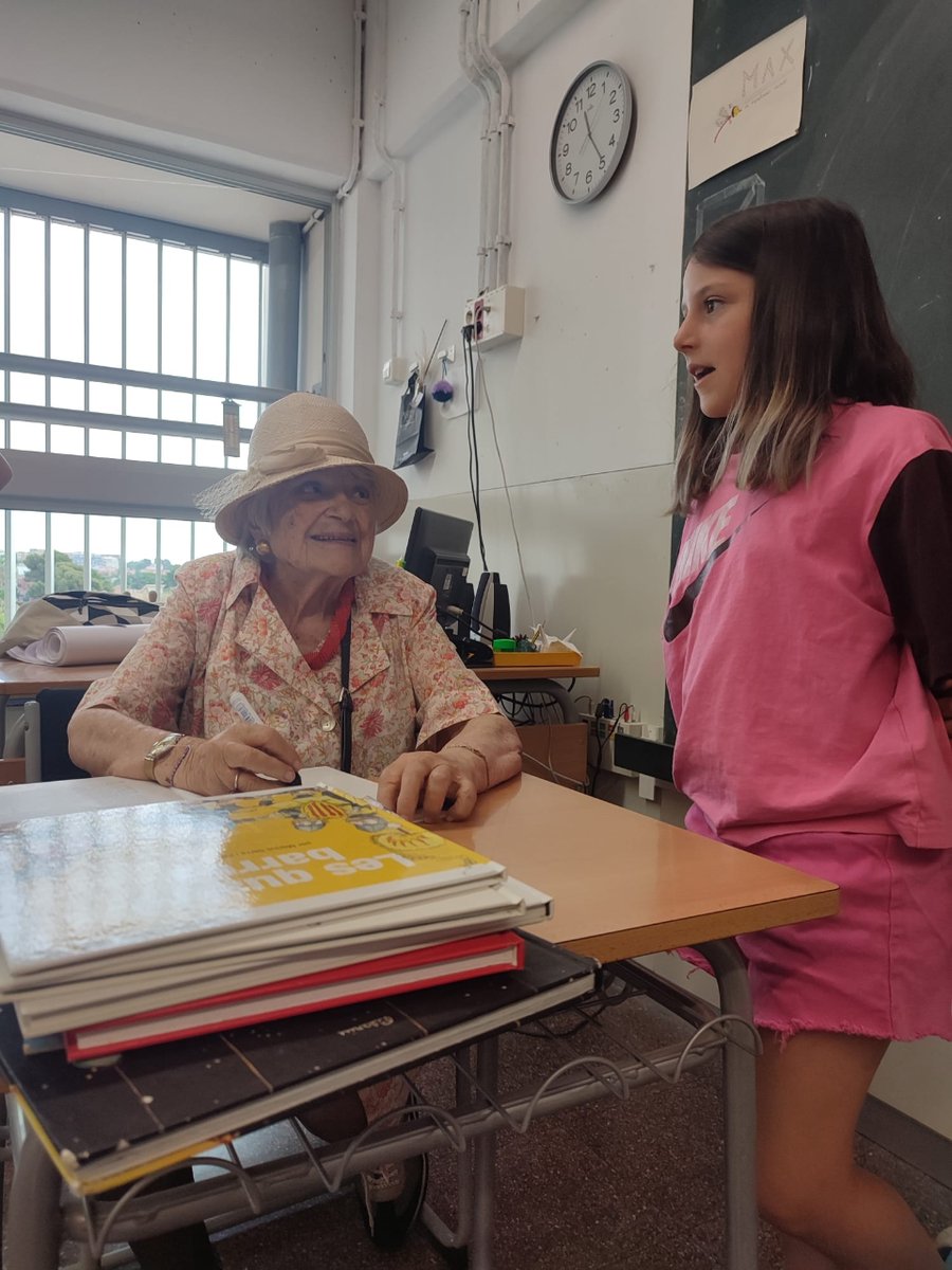 SolidaridadSJD's tweet photo. ✨ ¡Hoy #PilarínBayés ha hecho realidad el deseo de la escuela @laserretaalella y de Sandra, participantes del sorteo del #20AniversariPremiPilarinBayés como clase 😍! | @EducaSJD_es https://t.co/qF0ikqhEI8