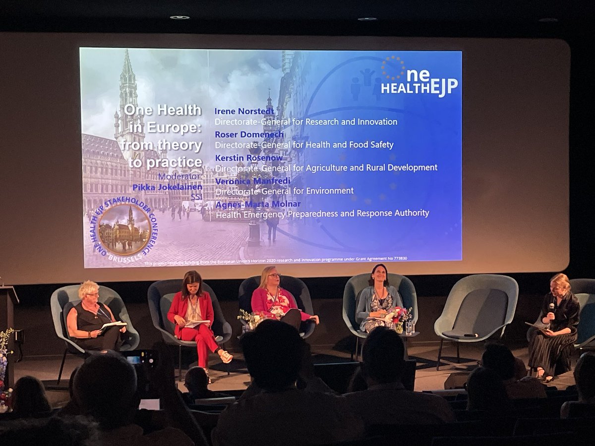 #OneHealth in🇪🇺. Let’s see what years on this topic have brought us. 
🤹‍♀️Different @EU_Commission DGs are claiming that breaking #silos had good #outcomes but not without #obstacles.
From theory to practice - not that easy!
@EU_Health @EU_ENV @EC_HERA @EUAgri @OneHealthEJP