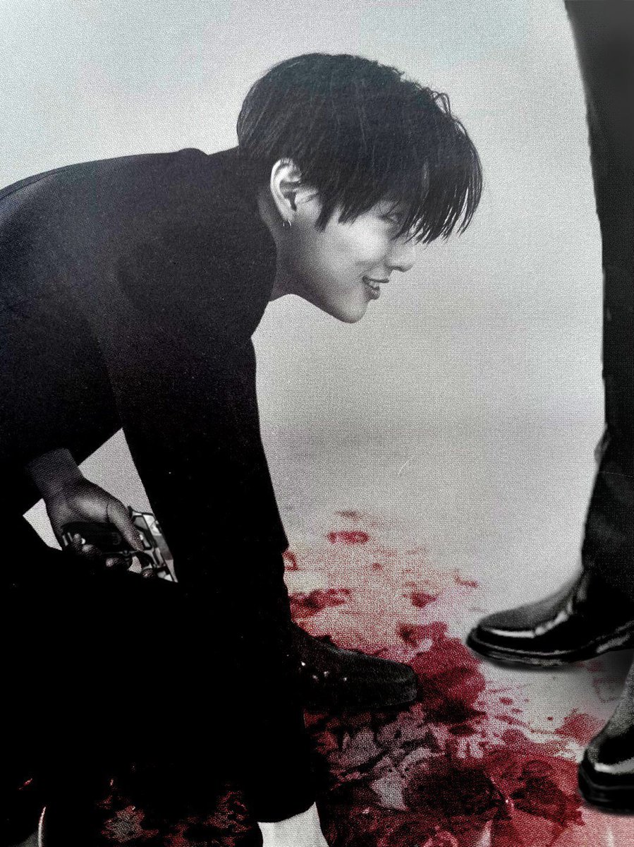 에반이 좋은 이유는 
악역이라는 설정값이 있던 캐릭터지만 김*석을 사랑하는 자유의지가 더 커서 결국에는 스스로 악역이기를 포기했다는 점임 
김을 너무 사랑해서 틀어쥐고싶은 이기적인 악역의 욕망을 버리고 시나리오 바깥으로 보내줬잖아 이루어지지 않았기에 아름답고 숭고한 사랑이라고 생각함